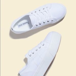Unworn Steve Madden emmi white platforms size 9